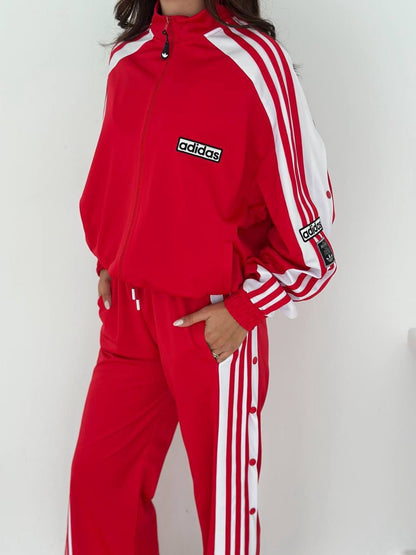 Trening Adidas – Classic Fit – Roșu cu Dungi Albe