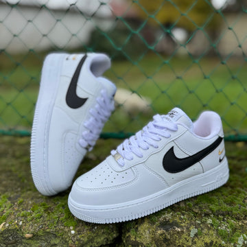 AF1 Low Alb/Negru S.Auriu